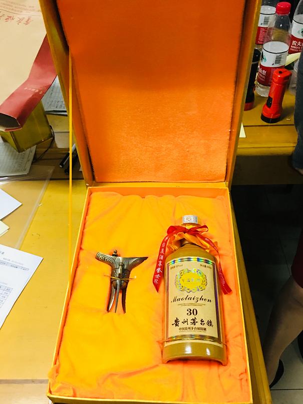 11  0102232 白酒 軍需特供30年 500ML 399元 低端 里面.jpg